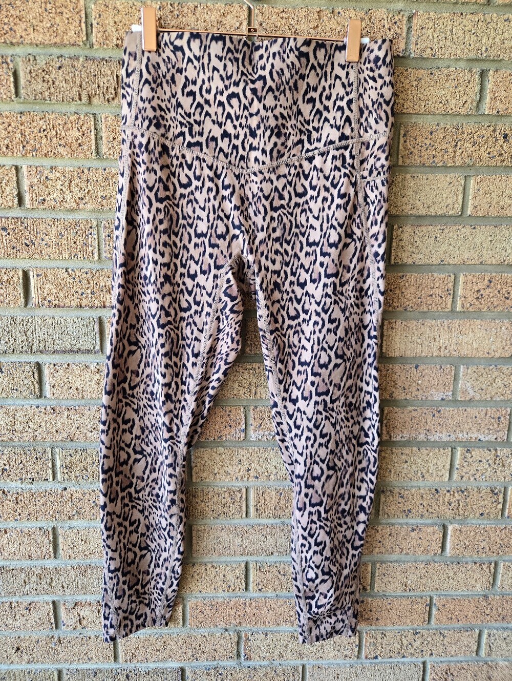NWT Halara High Waisted Leopard Print Leggings with Pockets Size L 7/8